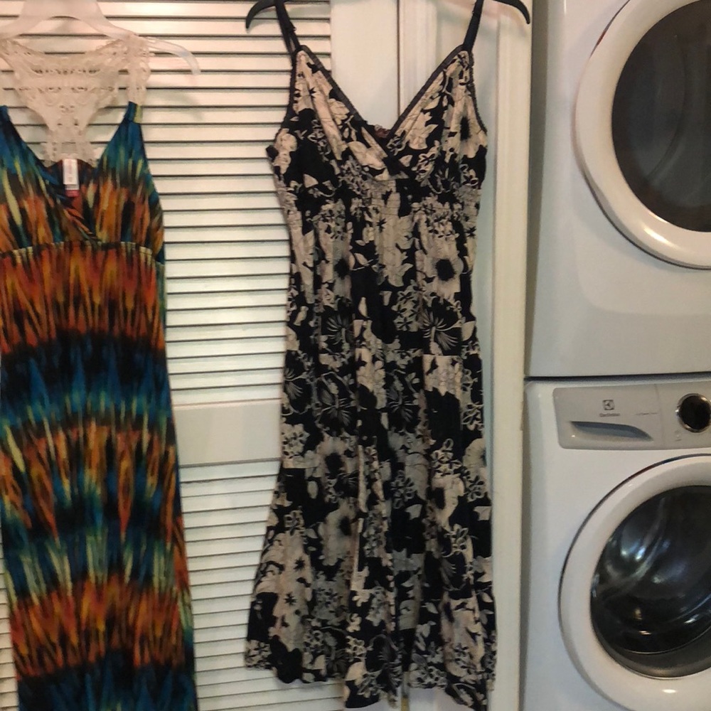 Dresses - Picture 4 of 4